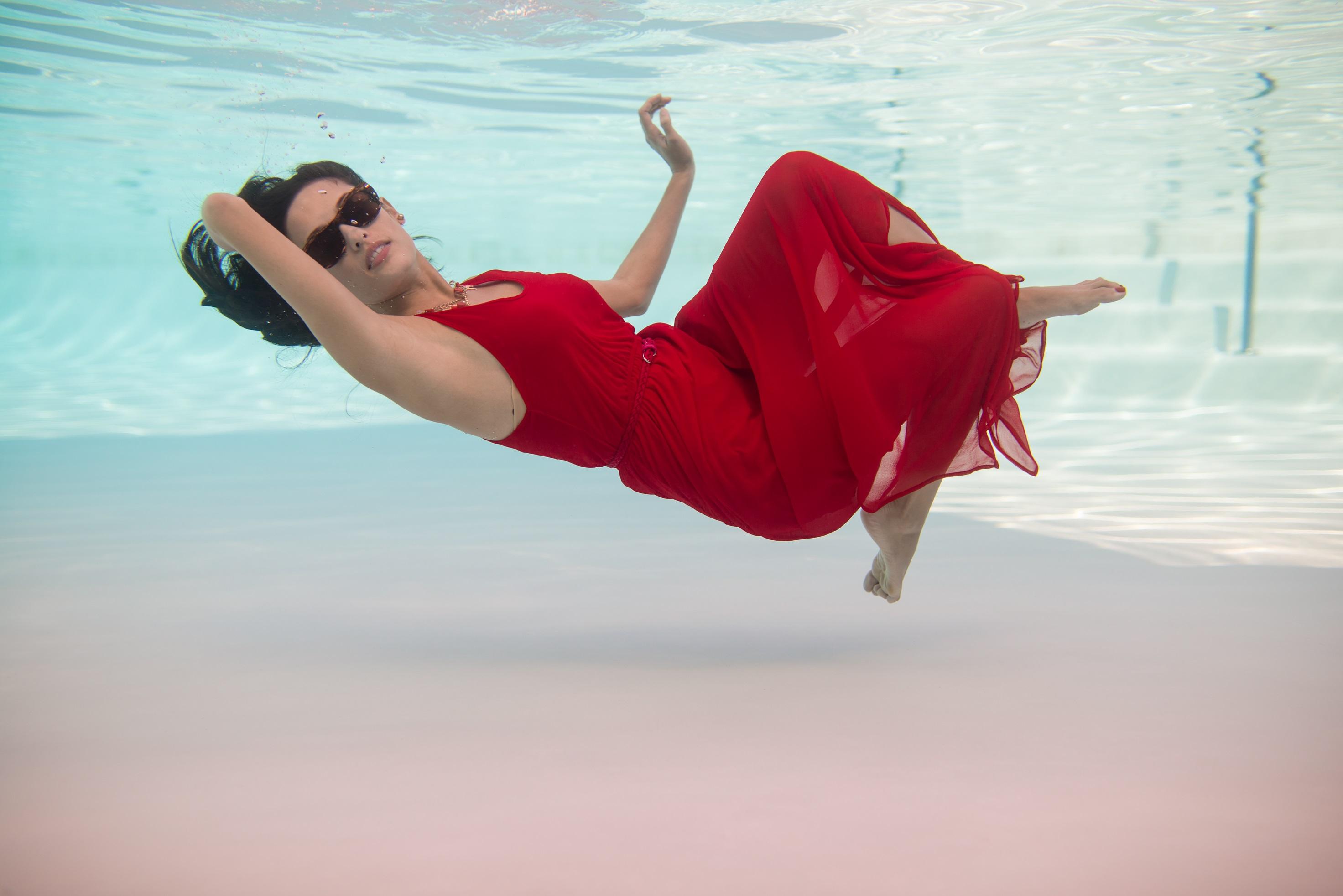 Hard Rock Hotel Guadalajara Сапопан Екстер'єр фото A woman floating in a swimming pool